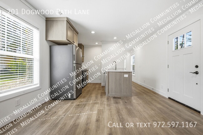 Building Photo - 201 Dogwood Path Ln