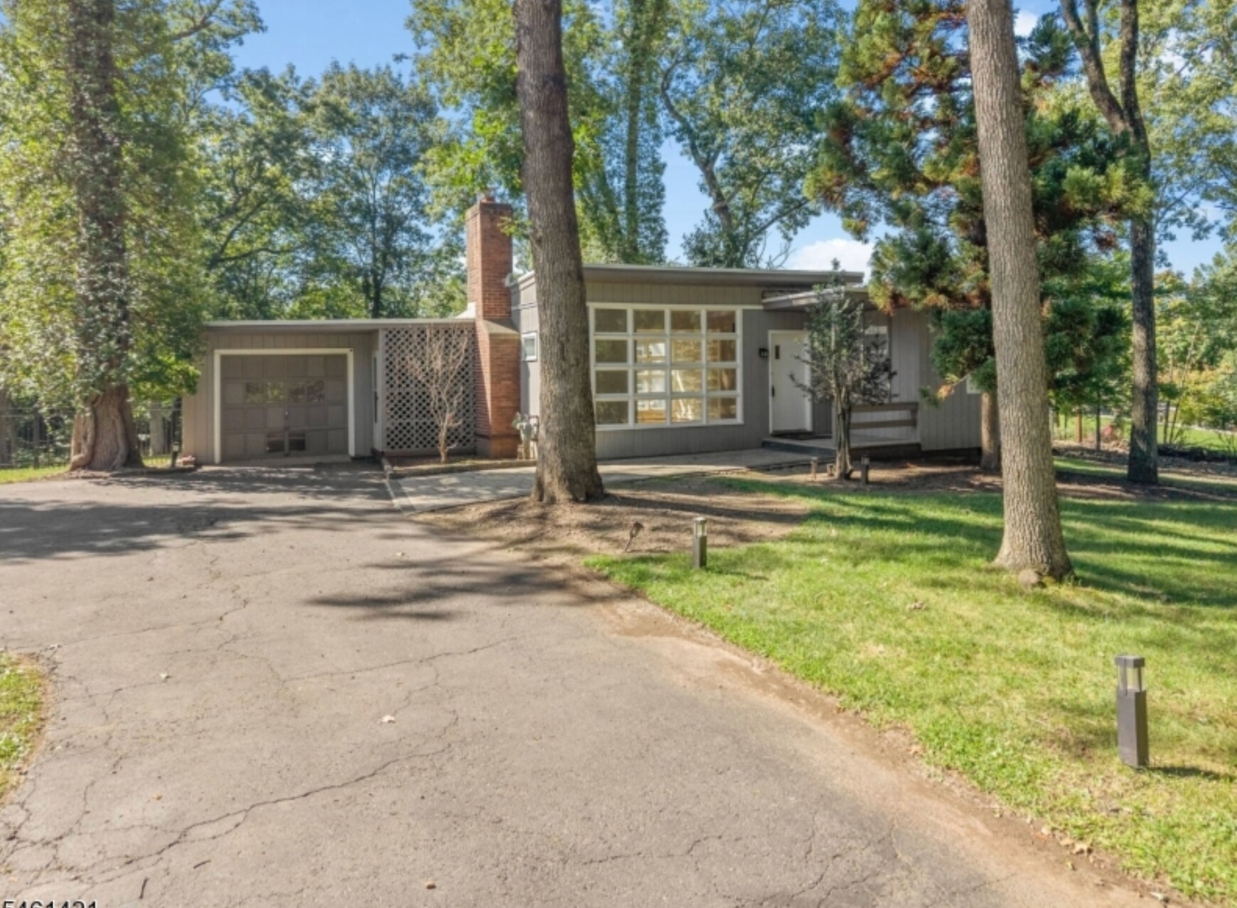 Building Photo - 879 Vosseller Ave