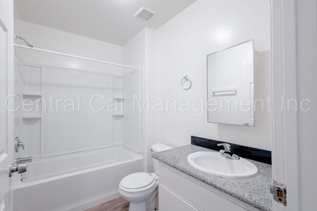 Building Photo - 130 8th St