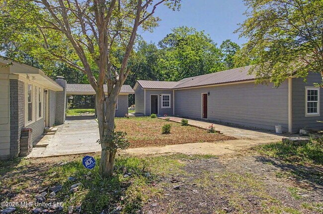 Building Photo - 1 bedroom apartment near D'Iberville