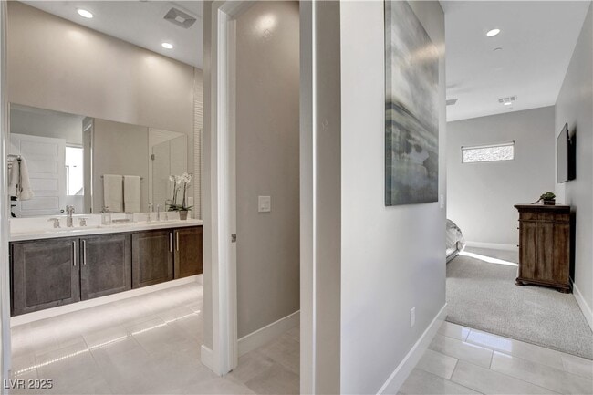 Building Photo - 6300 Clovis Point St