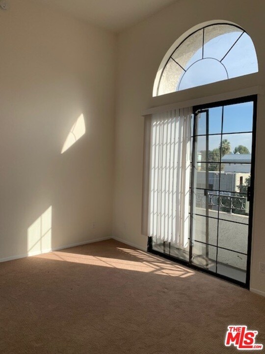 Building Photo - 4353 Coldwater Canyon Ave