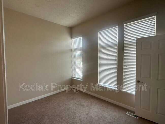 Building Photo - 518 E 500 S