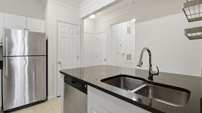 Building Photo - RENOVATED 1 BEDROOM 1 BATH CONDO IN THE COLONNADE IN KENTLANDS