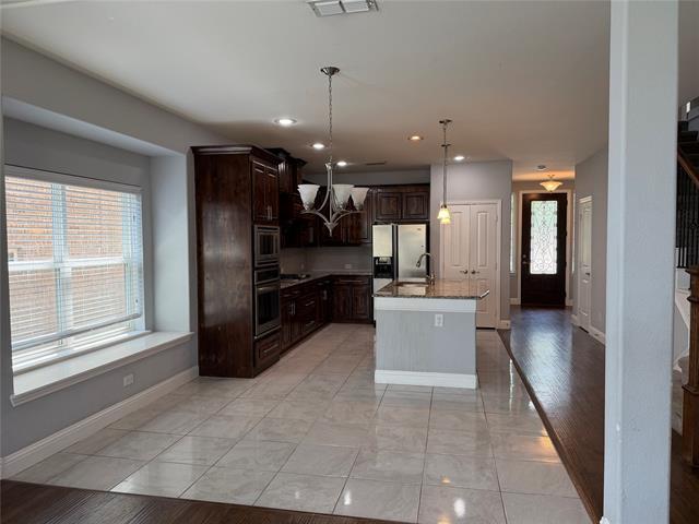 Building Photo - 2417 Kingsgate Dr