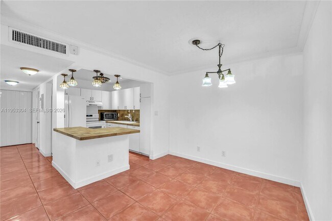 Building Photo - 13720 SW 90th Ave