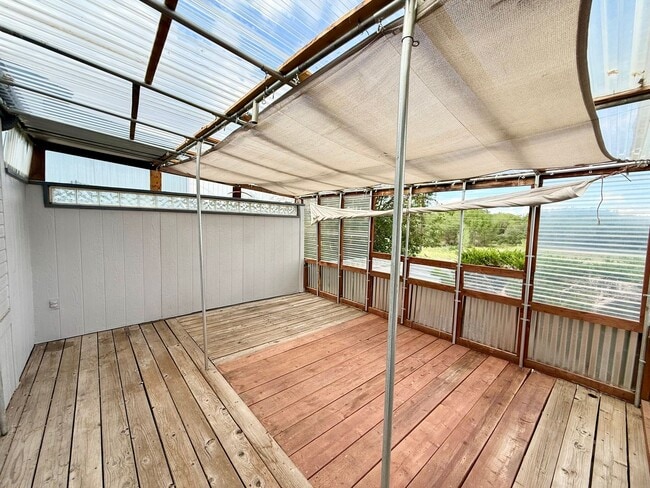 Building Photo - Charming 2-Bedroom Home with Office & Lake...