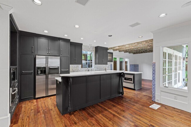 Building Photo - 5609 Vickery Blvd
