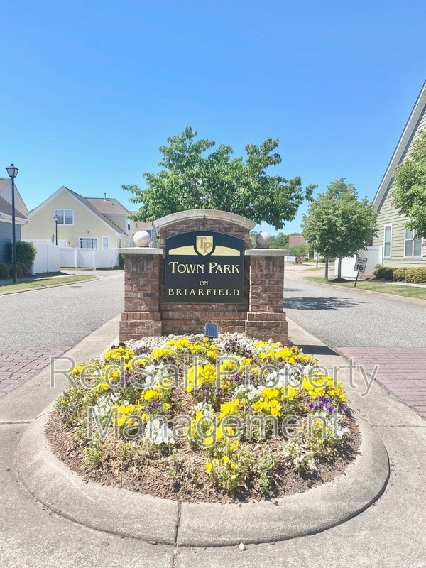 Building Photo - 9 Rockingham Dr