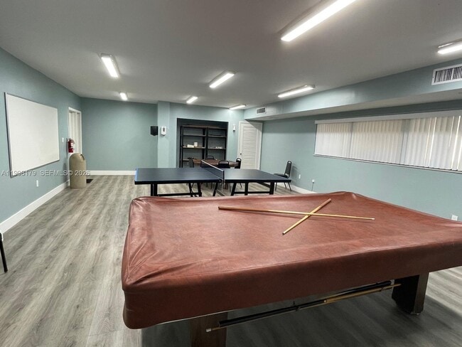 Building Photo - 605 Ives Dairy Rd