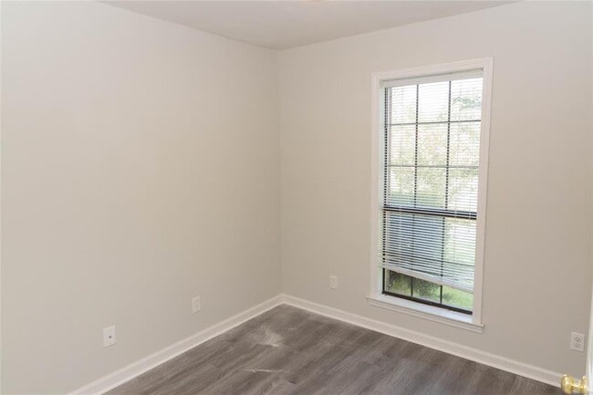 Building Photo - 2136 Station Ct