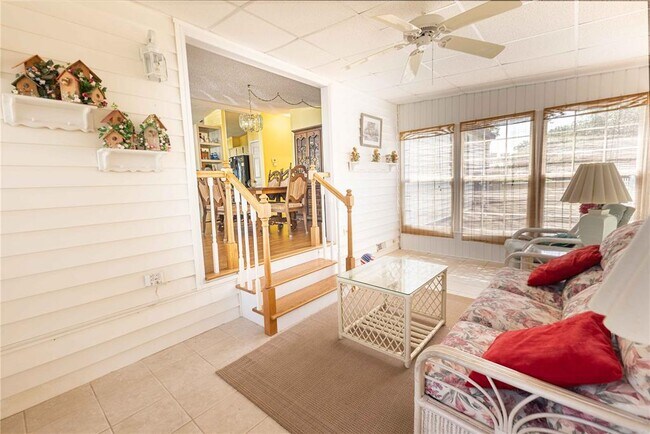 Building Photo - 1159 Paradise Dr