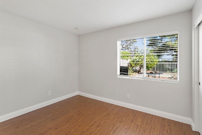 Building Photo - Updated 3 Bedroom Detached Home in Glenwoo...