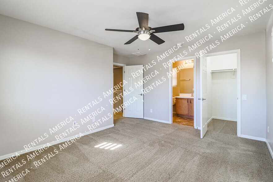 Building Photo - 3625 E Zachary Dr