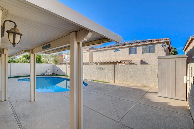Building Photo - POOL House in Silverado Ranch!