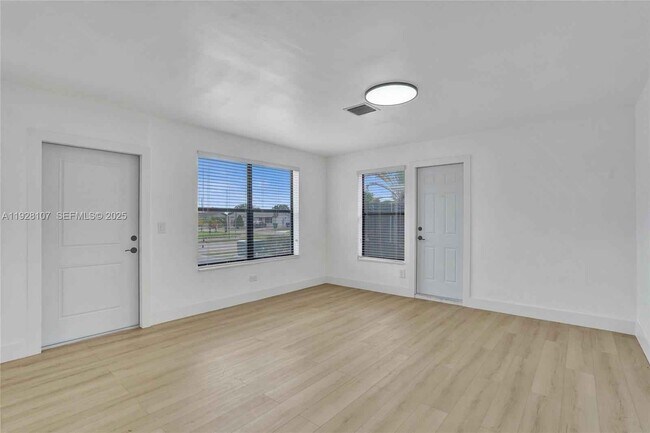 Building Photo - 1960 SW 68th Way