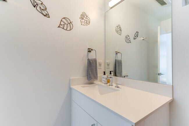 Building Photo - 128A W Florentia St