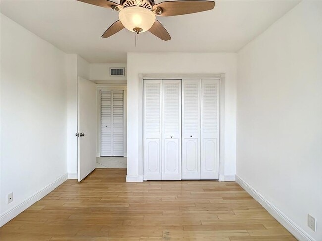 Building Photo - 6342 Longboat Ln W