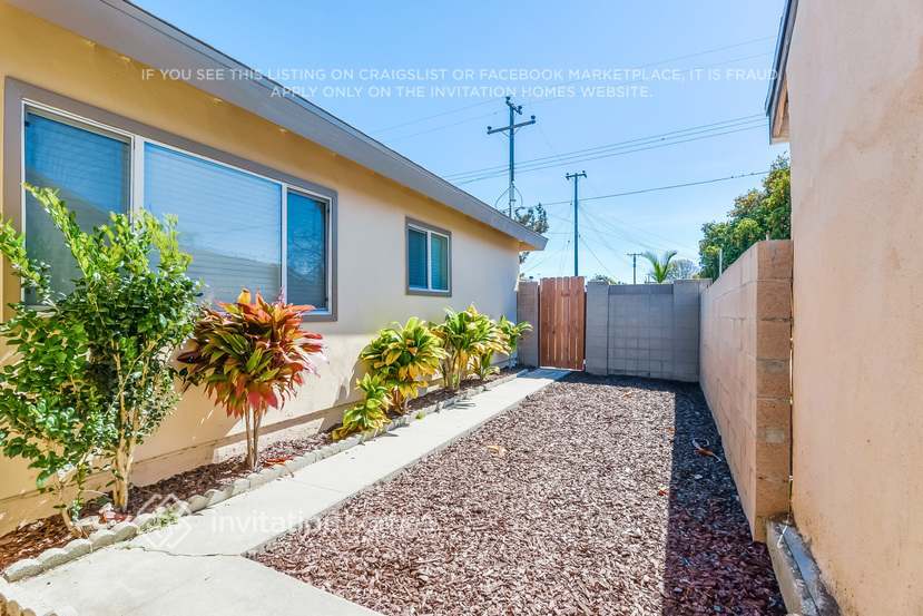 Building Photo - 1410 E Abila St