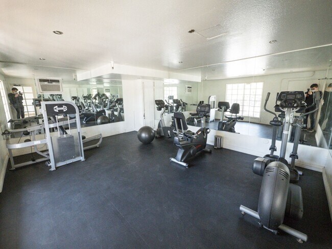Interior Photo - 5050 Klump Ave