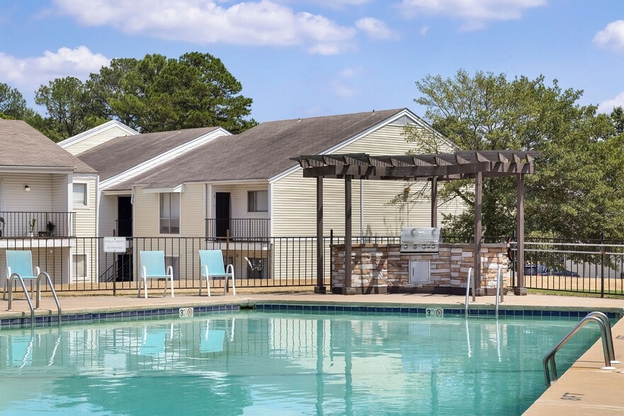 Primary Photo - Towne Oaks Apartments