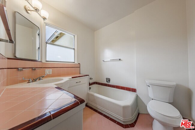 Building Photo - 785 El Medio Ave