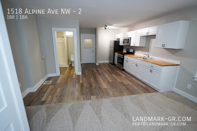 Building Photo - Updated 1 Bed/1Bath – First Month Only $575!