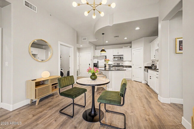 Building Photo - 945 E Playa Del Norte Dr