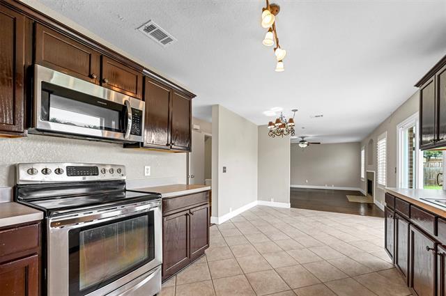 Building Photo - 2504 Deer Run Ct