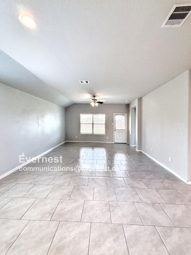 Building Photo - 7418 Highland Chase Dr
