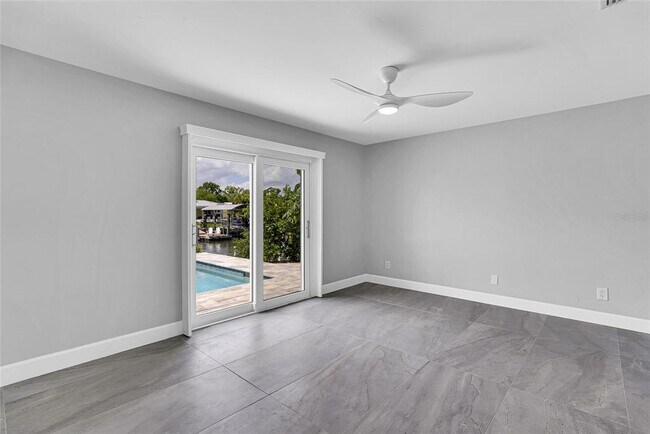Building Photo - 3944 Doral Dr