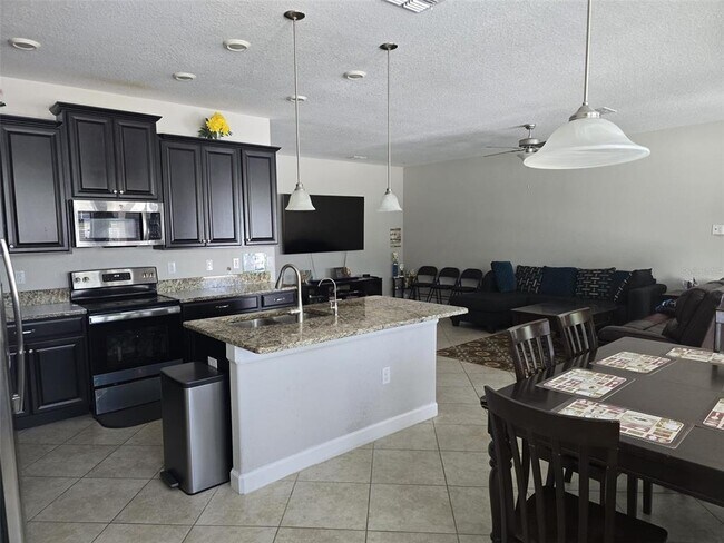 Building Photo - 4335 Mount Bandon Dr