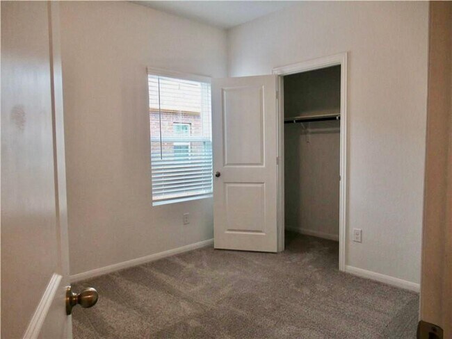 Building Photo - 1232 Whippletree Trl