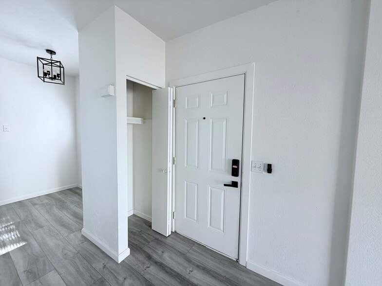 Building Photo - 2814 E Kathleen Rd