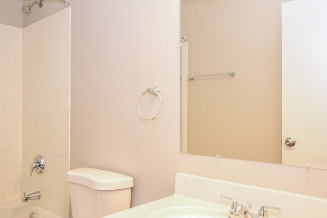 Building Photo - 5347 Dietrich Ave