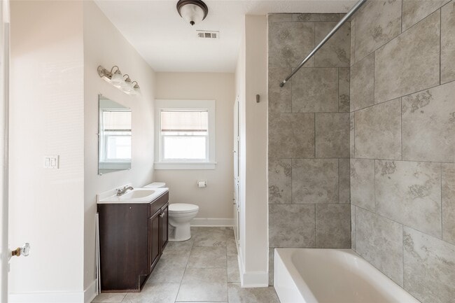 Building Photo - 608 Avondale St