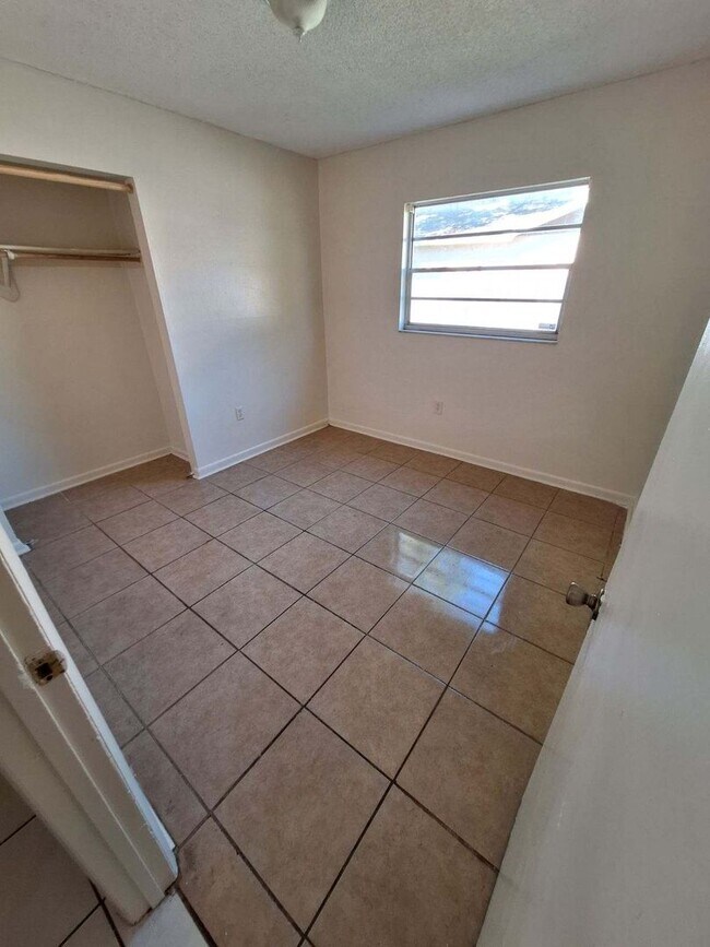 Building Photo - NICE Bradenton 4BR/2BA Home in Quiet Residential Neighborhood