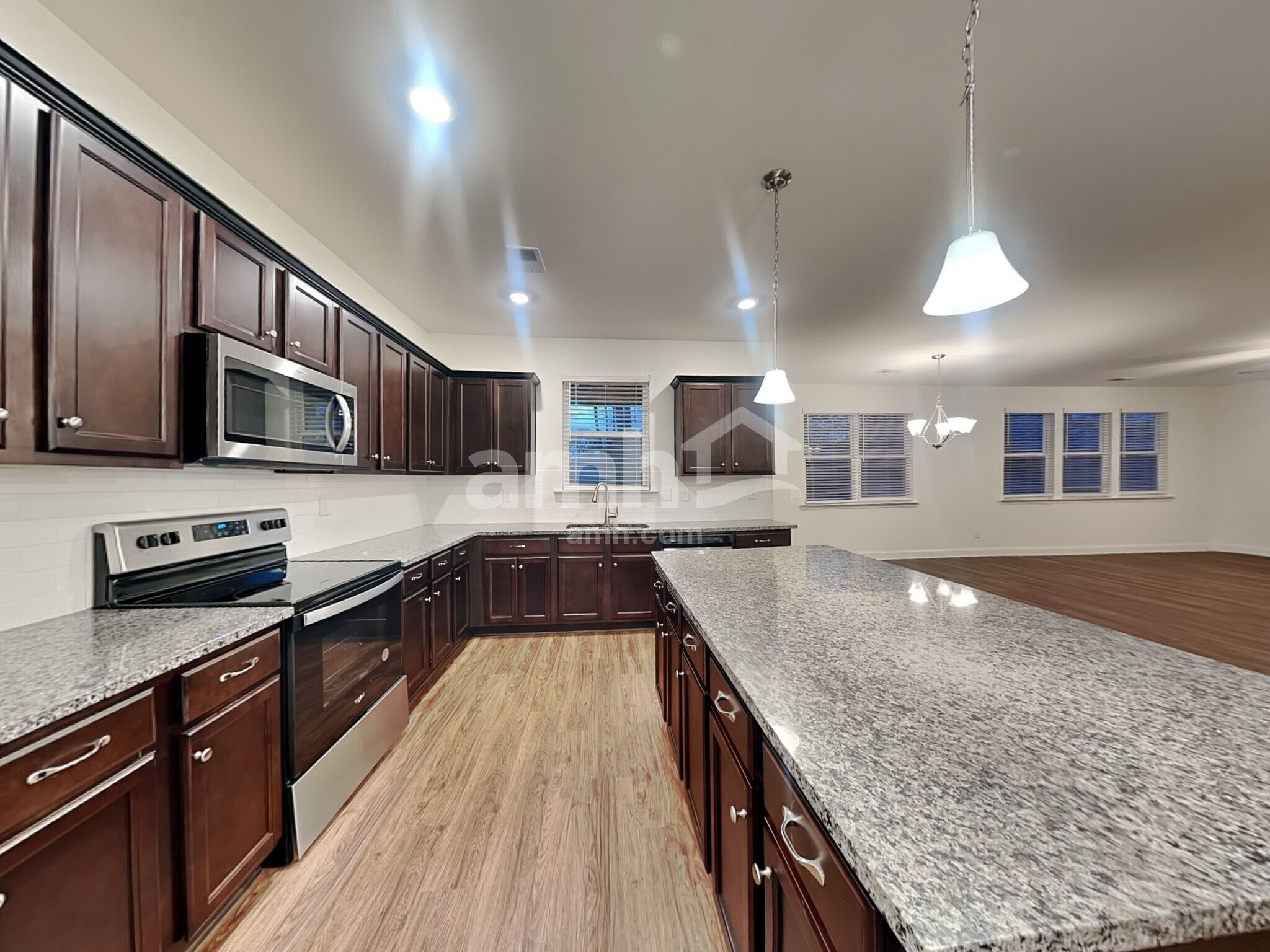 Building Photo - 425 Levon Ct