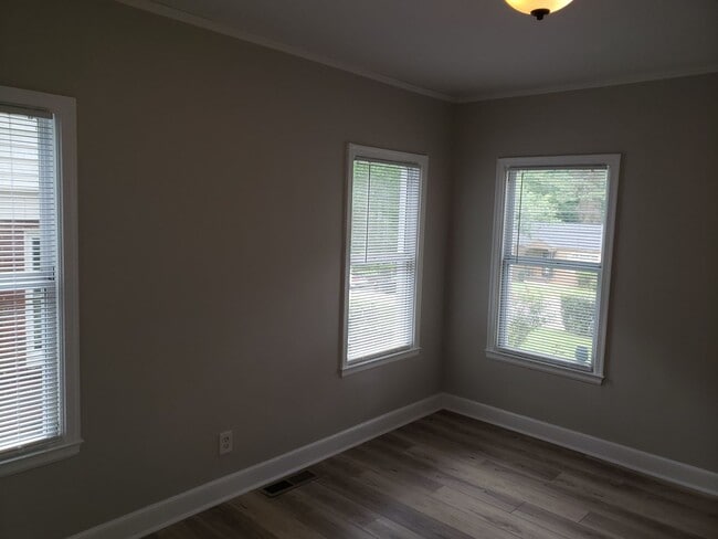 Building Photo - Wonderful Westridge