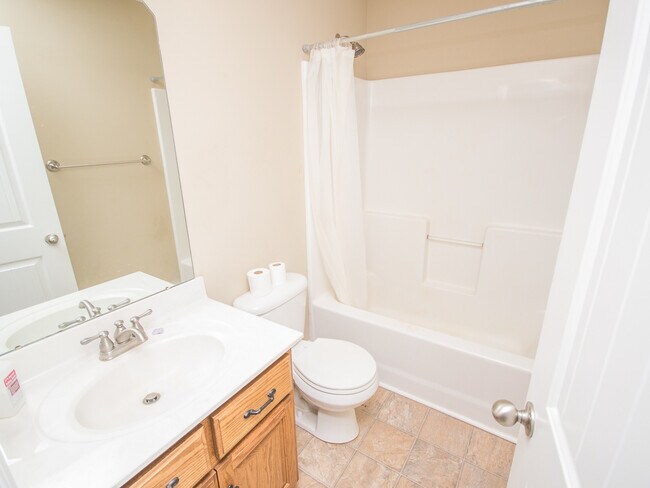 Building Photo - 3 Bedroom 2 Bath in Ardmore City!