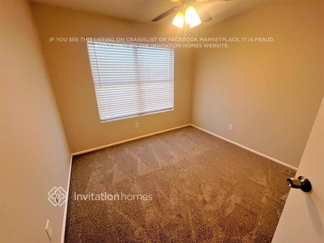 Building Photo - 11525 E Persimmon Ave