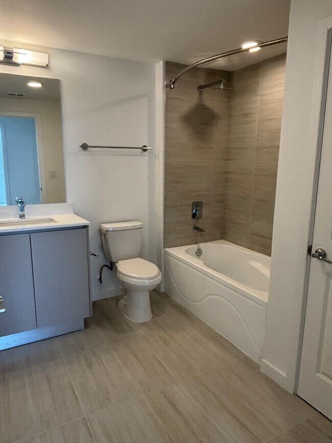 Building Photo - Beautiful and Brand New Apartement in MILLENIA PARK