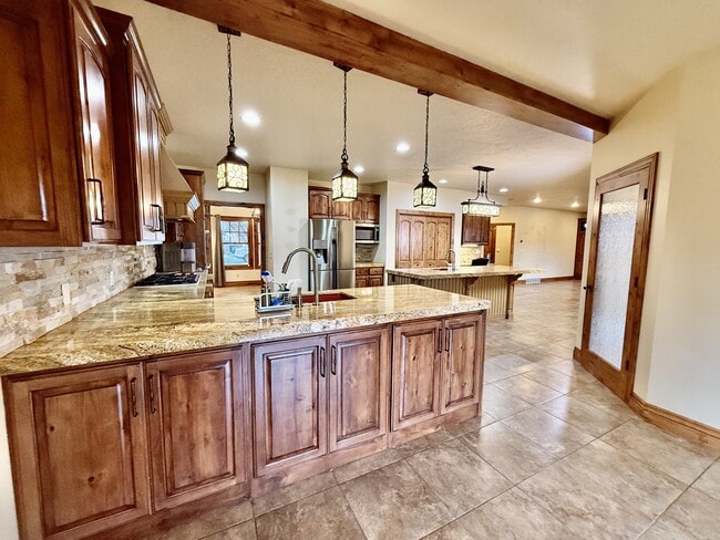 Building Photo - 6819 S Greenfield Way