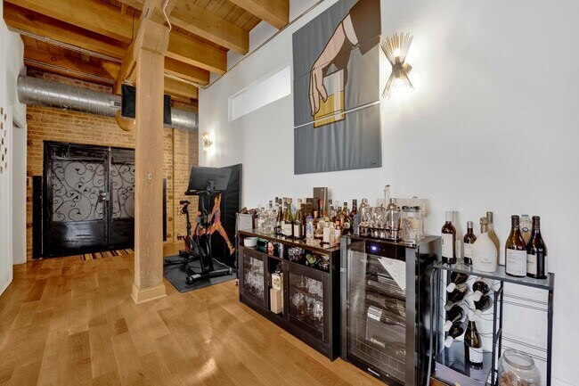 Building Photo - 935 W Randolph St