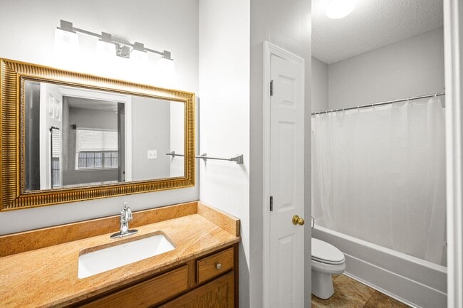 Building Photo - Great find in Foley Complex!