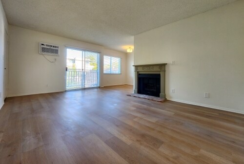 Interior Photo - 3703 Inglewood Blvd