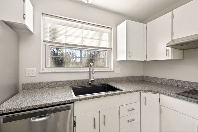 Building Photo - 8980 Cherry Blossom Ln