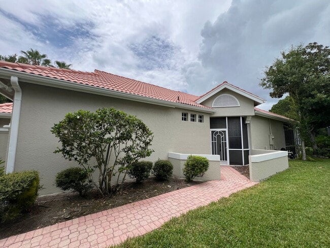 Building Photo - 557 SW New Castle Cove