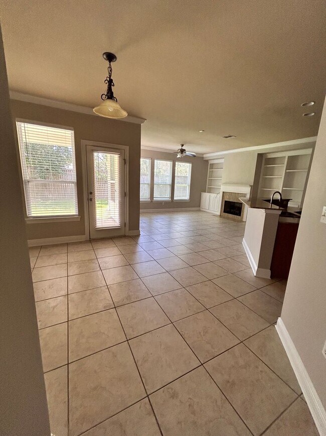 Building Photo - 5206 Lone Pine Ln