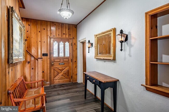 Building Photo - 38 Waverly Ave